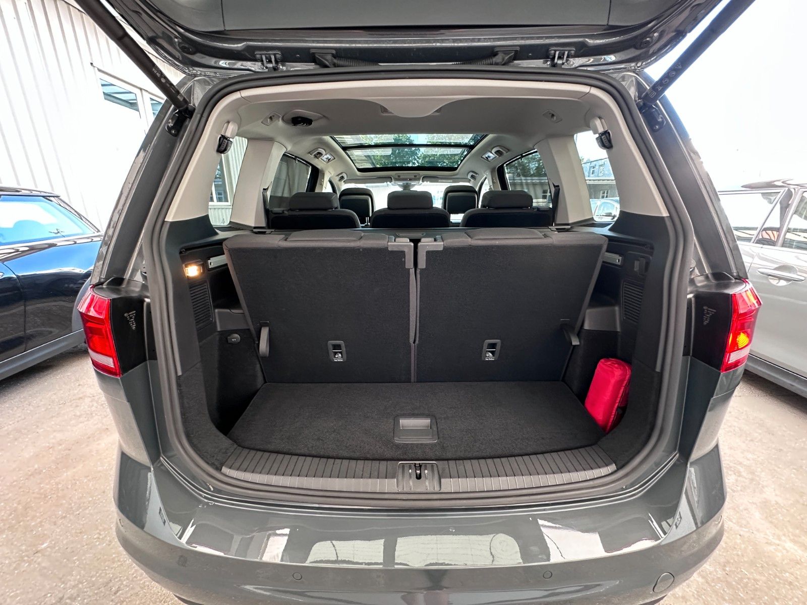 Fahrzeugabbildung Volkswagen Touran Comfortline BMT/Start-Stopp ACC,PANO,LED