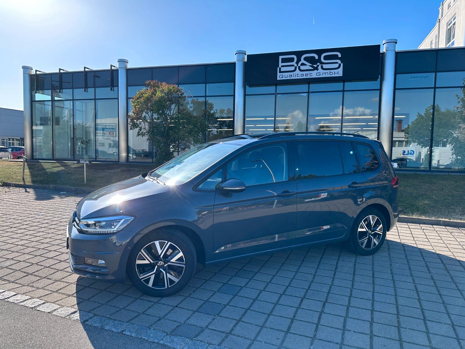 Fahrzeugabbildung Volkswagen Touran Comfortline BMT/Start-Stopp ACC,PANO,LED