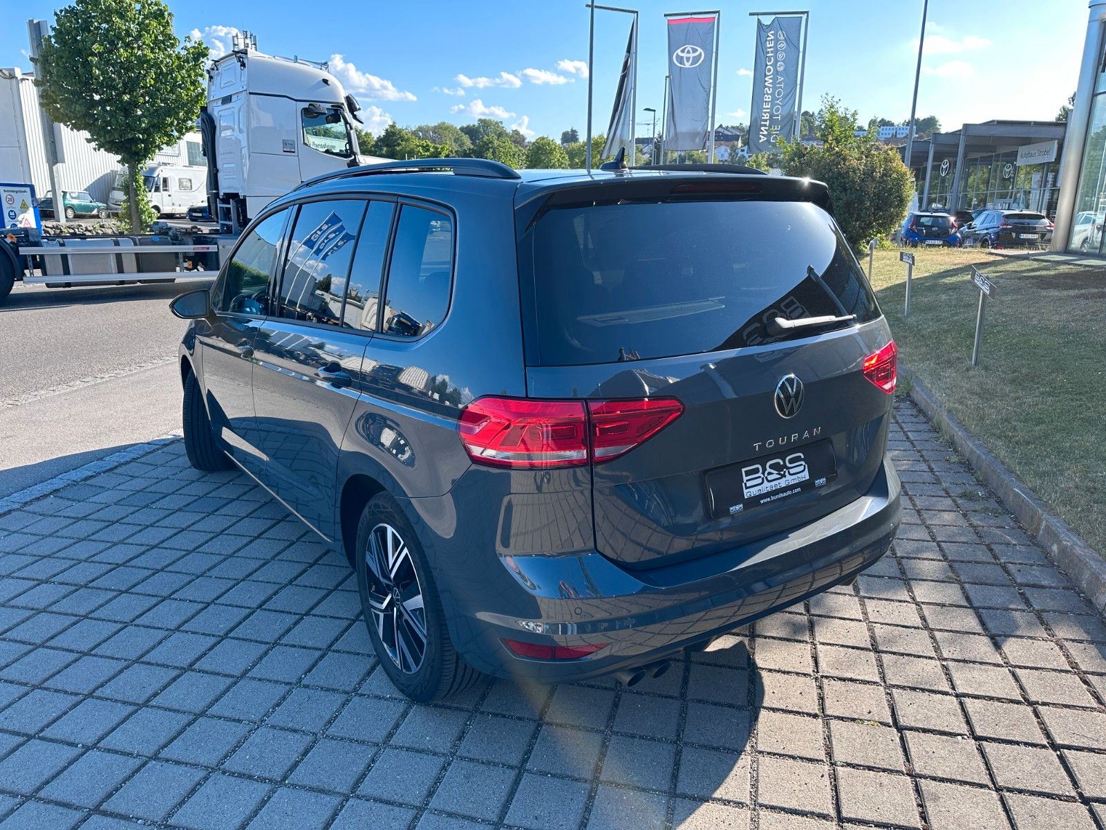 Fahrzeugabbildung Volkswagen Touran Comfortline BMT/Start-Stopp ACC,PANO,LED