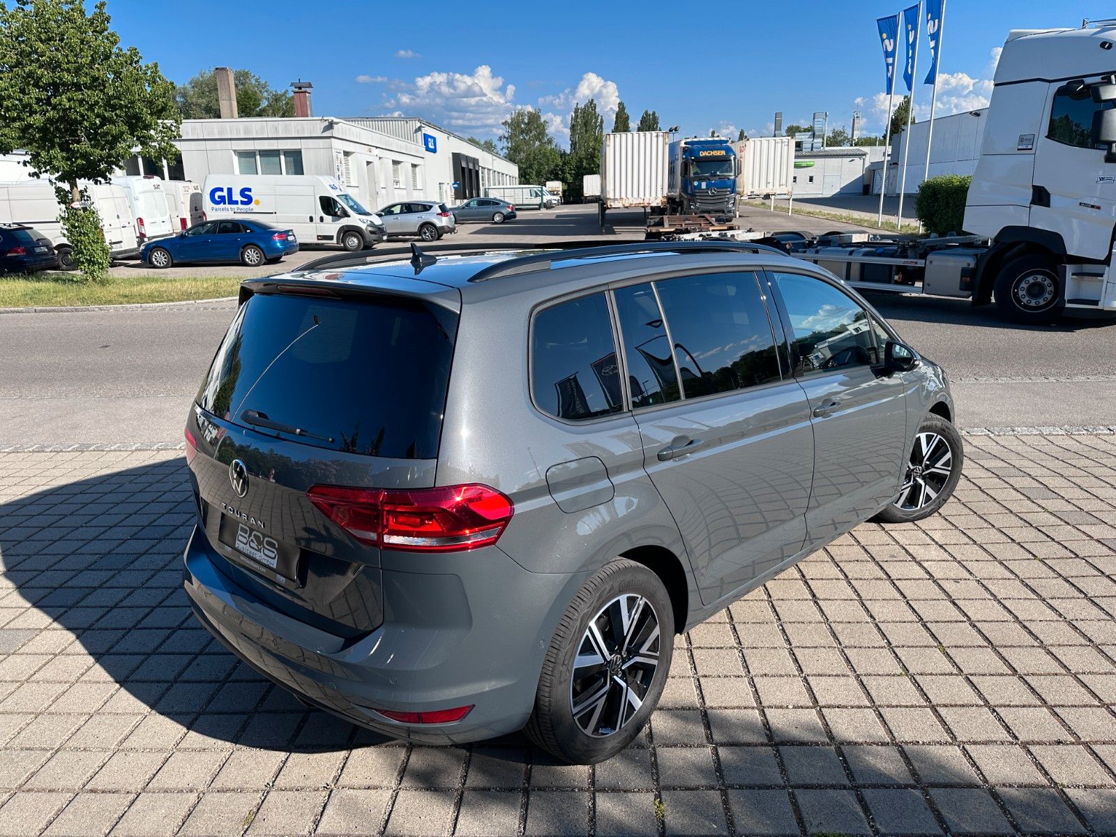Fahrzeugabbildung Volkswagen Touran Comfortline BMT/Start-Stopp ACC,PANO,LED