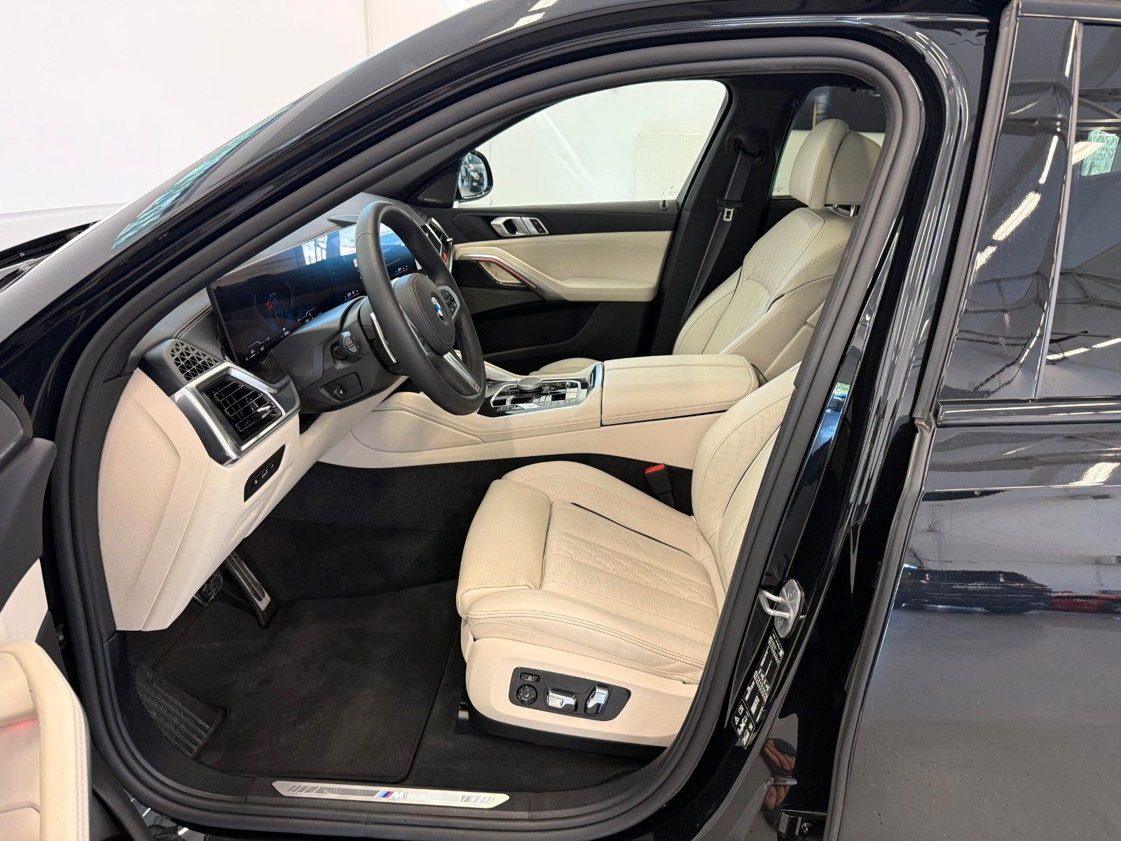 Fahrzeugabbildung BMW X6 40 d xDrive M Sport ACC,HUD,PANO,H&K,MWST