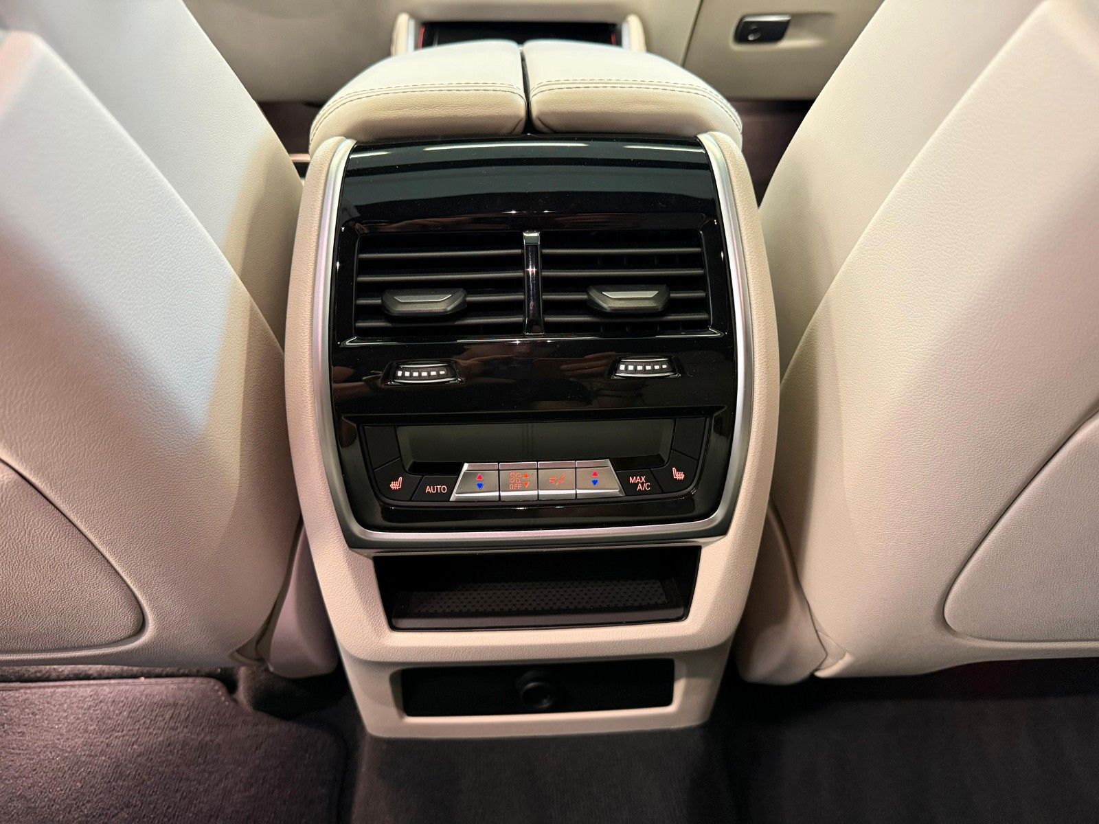 Fahrzeugabbildung BMW X6 40 d xDrive M Sport ACC,HUD,PANO,H&K,MWST