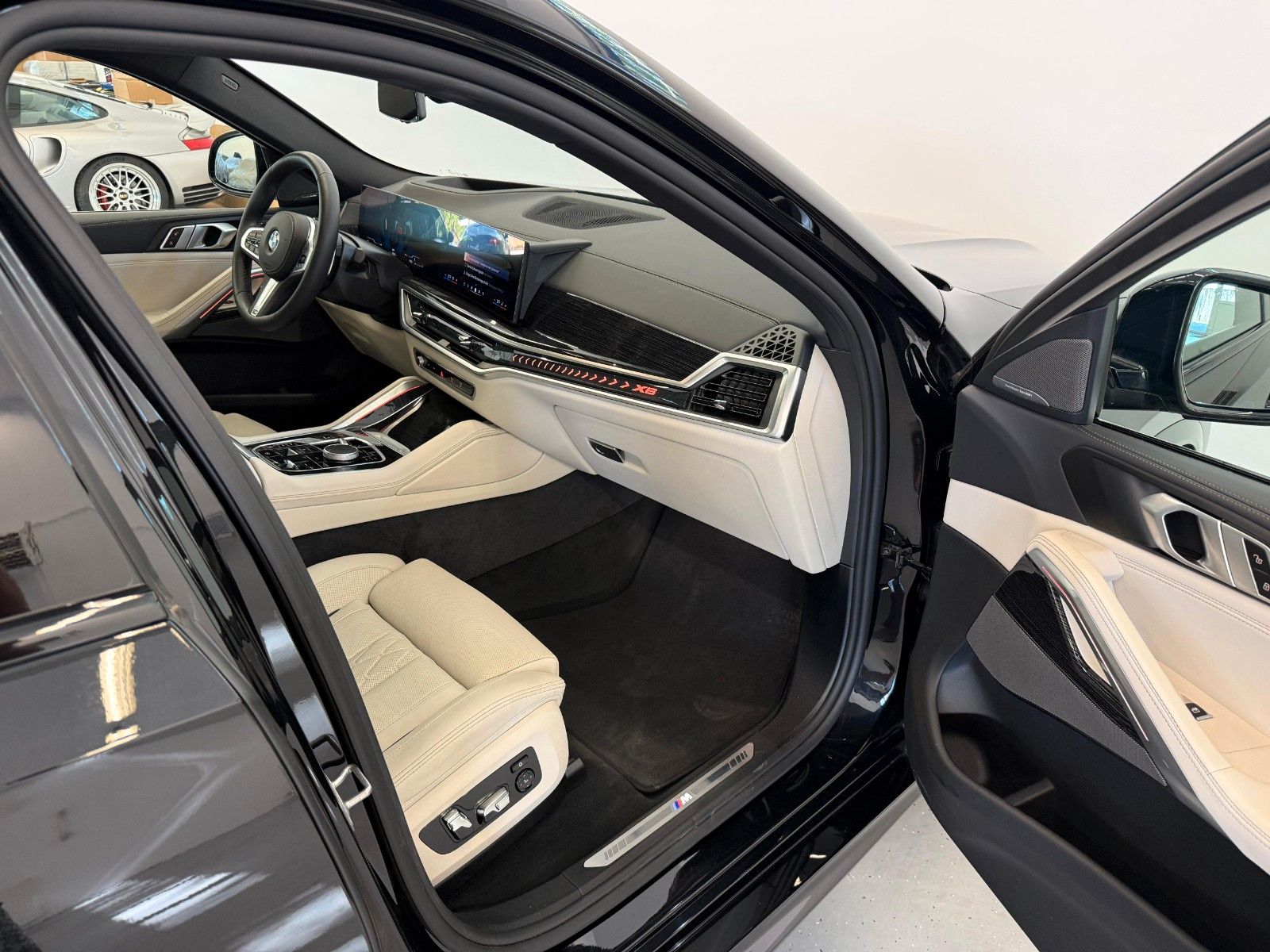 Fahrzeugabbildung BMW X6 40 d xDrive M Sport ACC,HUD,PANO,H&K,MWST