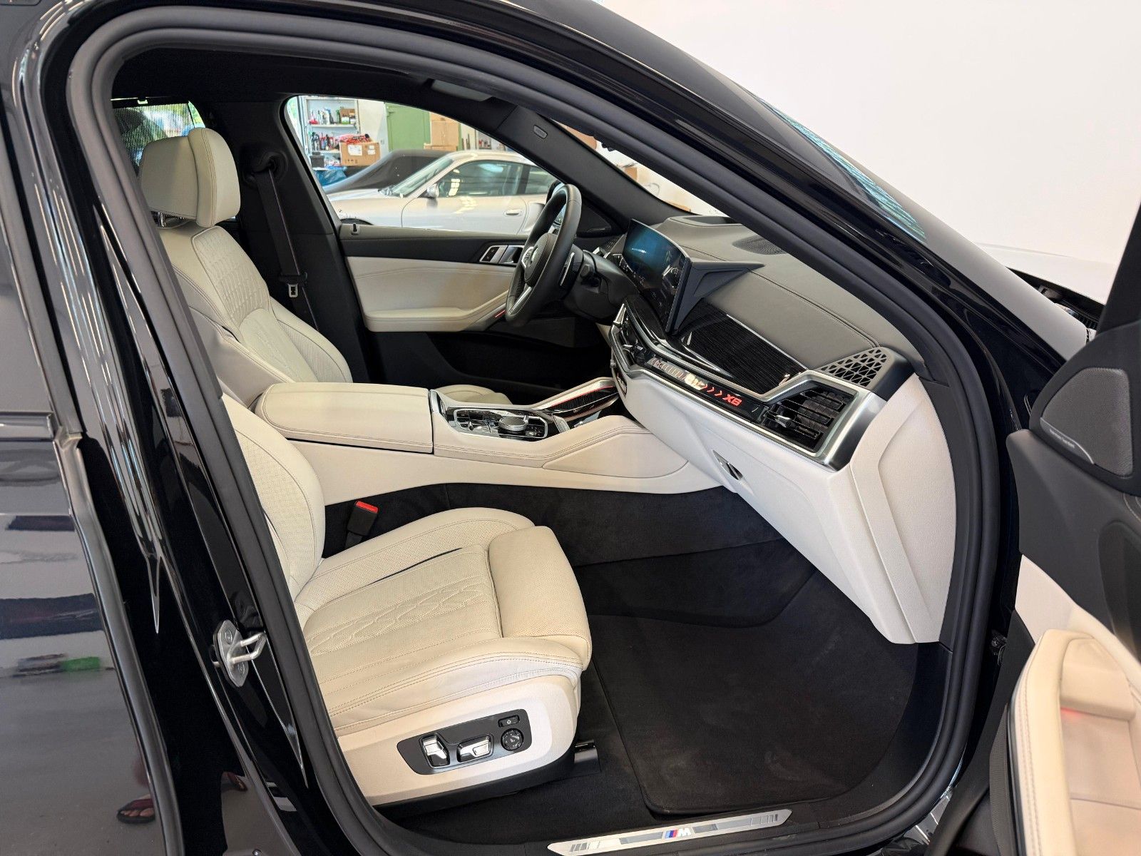 Fahrzeugabbildung BMW X6 40 d xDrive M Sport ACC,HUD,PANO,H&K,MWST