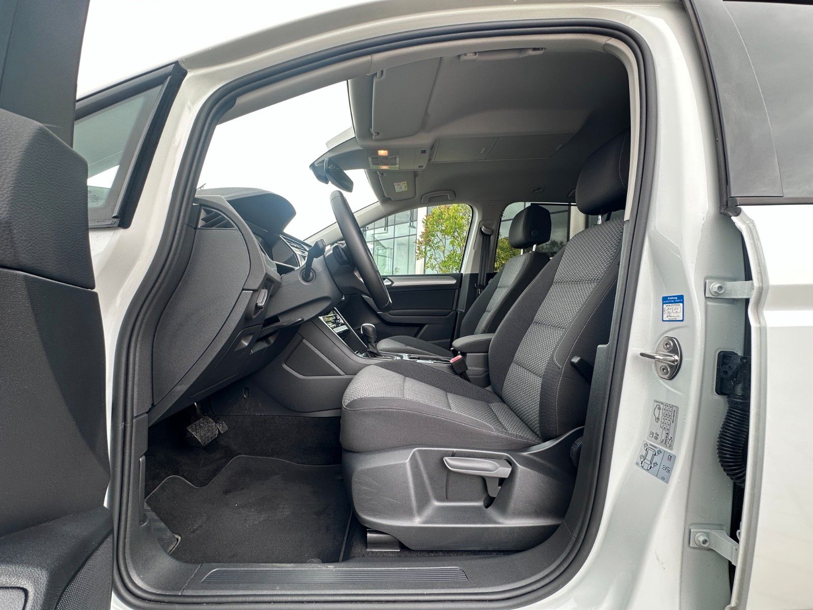Fahrzeugabbildung Volkswagen Touran Comfortline  Deutsch Fzg,7SITZ ,Mwst Ausw