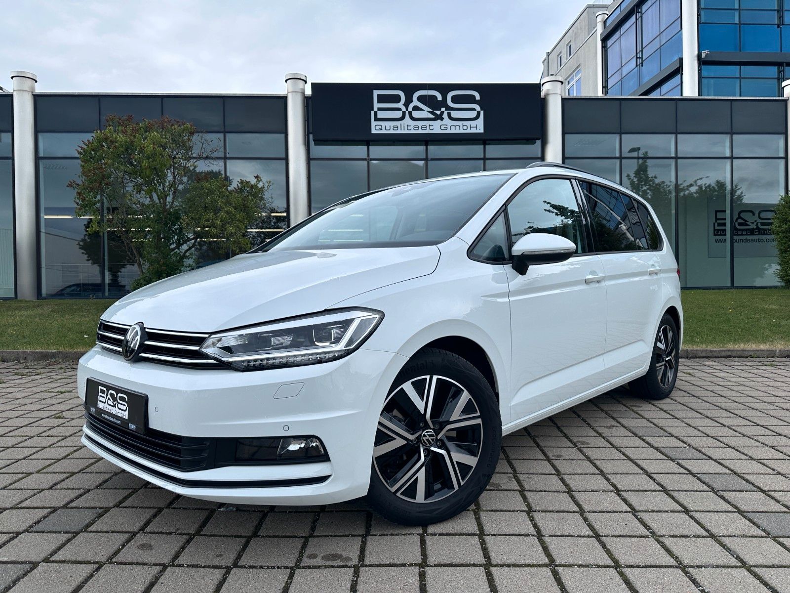 Fahrzeugabbildung Volkswagen Touran Comfortline  Deutsch Fzg,7SITZ ,Mwst Ausw