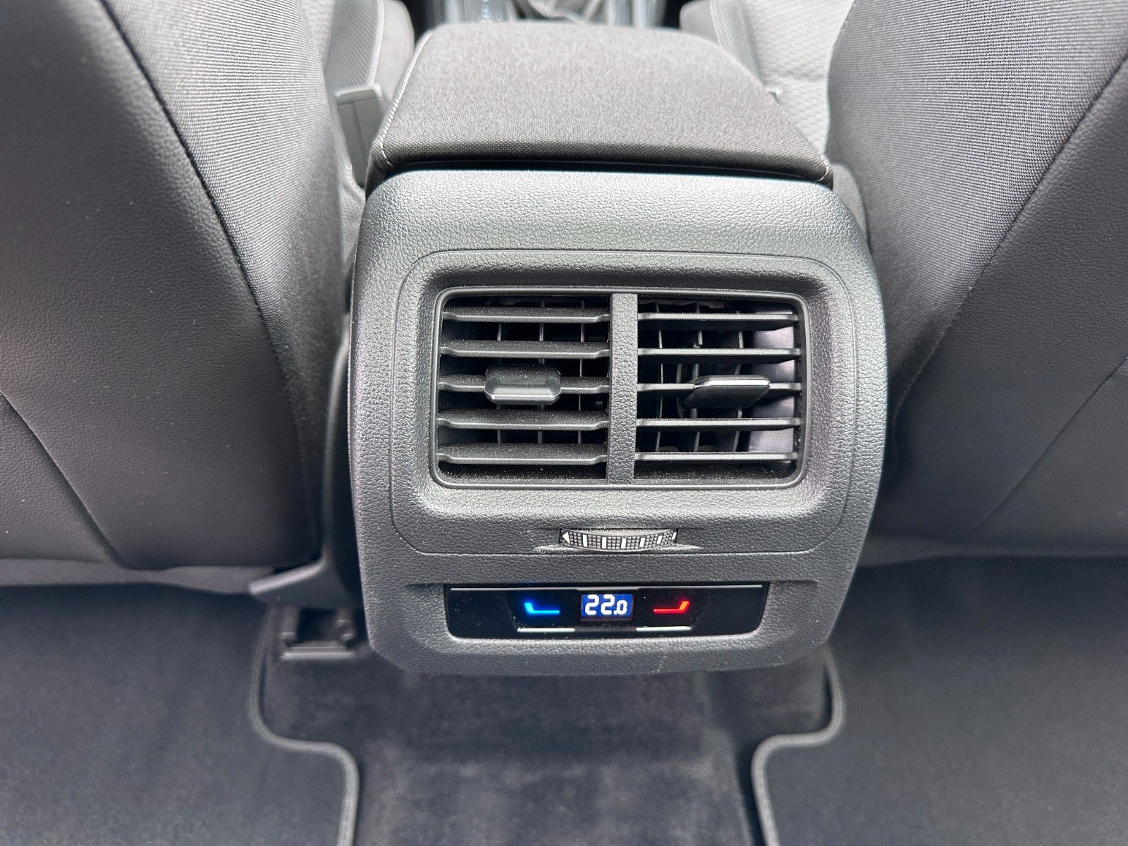 Fahrzeugabbildung Volkswagen Touran Comfortline Deutsch Fzg,7SITZ ,Mwst Ausw