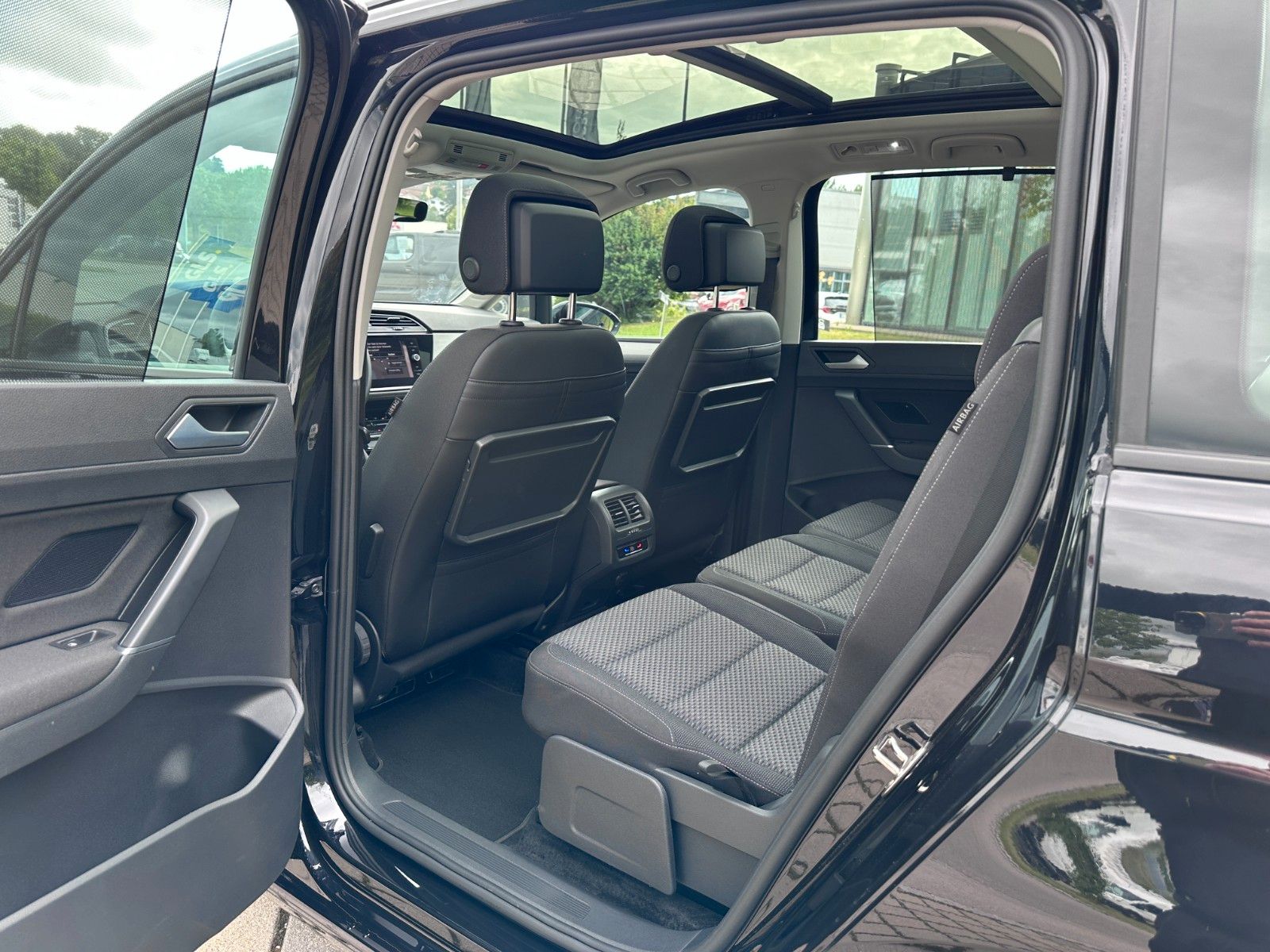 Fahrzeugabbildung Volkswagen Touran Comfortline Deutsch Fzg,7SITZ ,Mwst Ausw