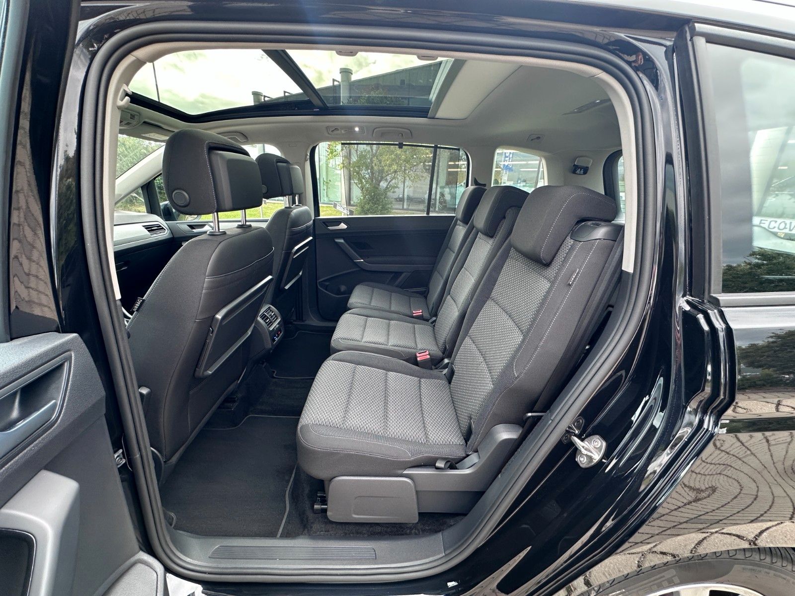 Fahrzeugabbildung Volkswagen Touran Comfortline Deutsch Fzg,7SITZ ,Mwst Ausw