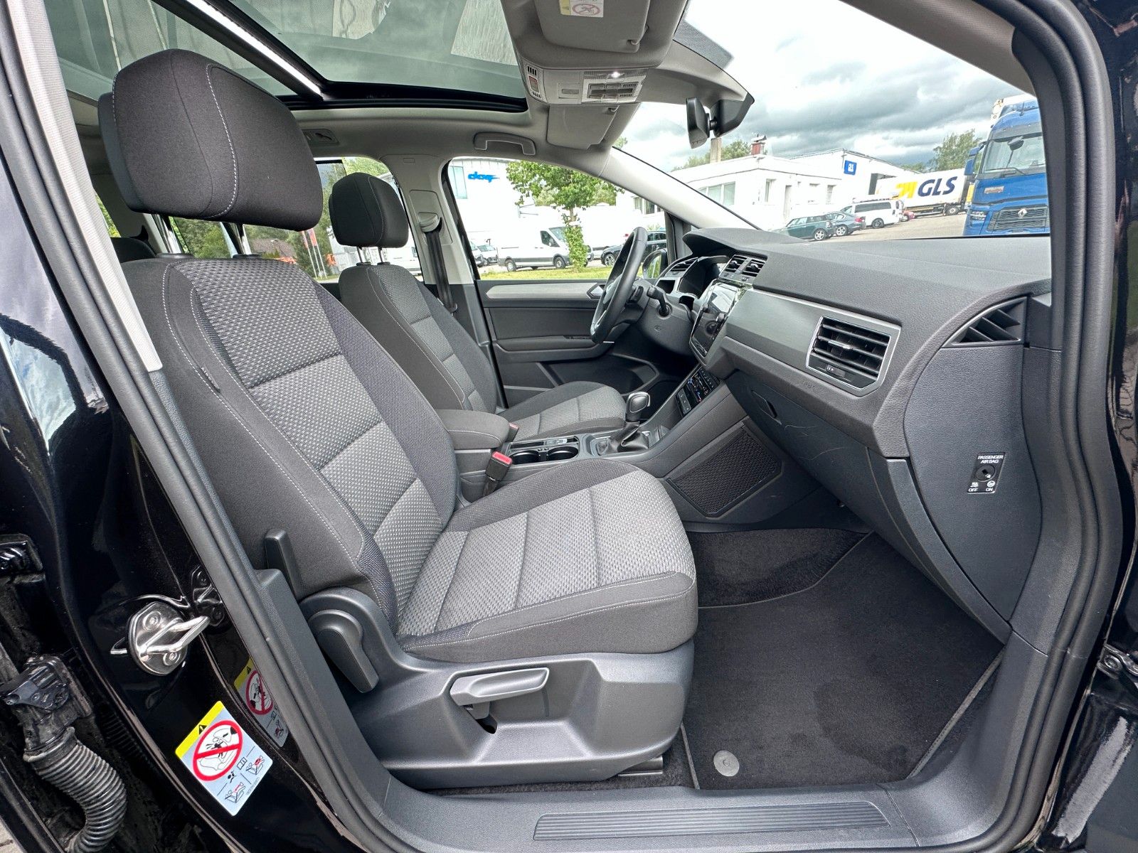 Fahrzeugabbildung Volkswagen Touran Comfortline Deutsch Fzg,7SITZ ,Mwst Ausw
