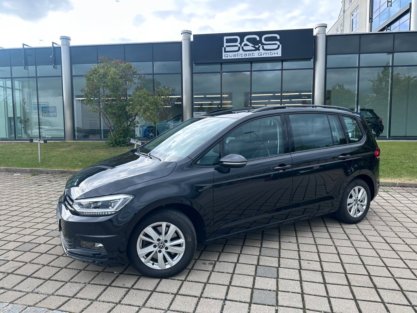 Fahrzeugabbildung Volkswagen Touran Comfortline Deutsch Fzg,7SITZ ,Mwst Ausw