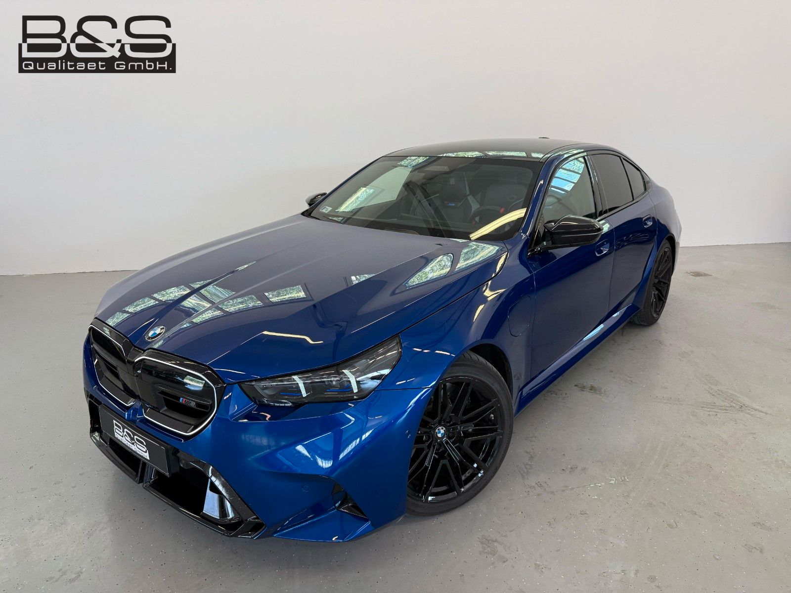 Fahrzeugabbildung BMW M5 Limousine | Mwst Ausw | PANO | AHK |  B&W |