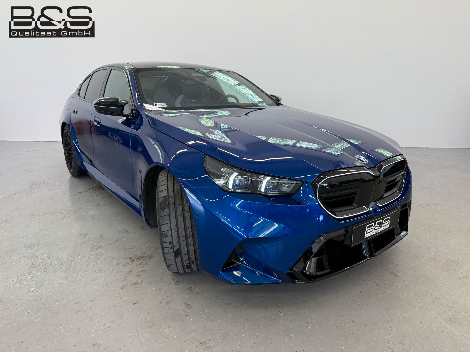 Fahrzeugabbildung BMW M5 Limousine | Mwst Ausw | PANO | AHK |  B&W |