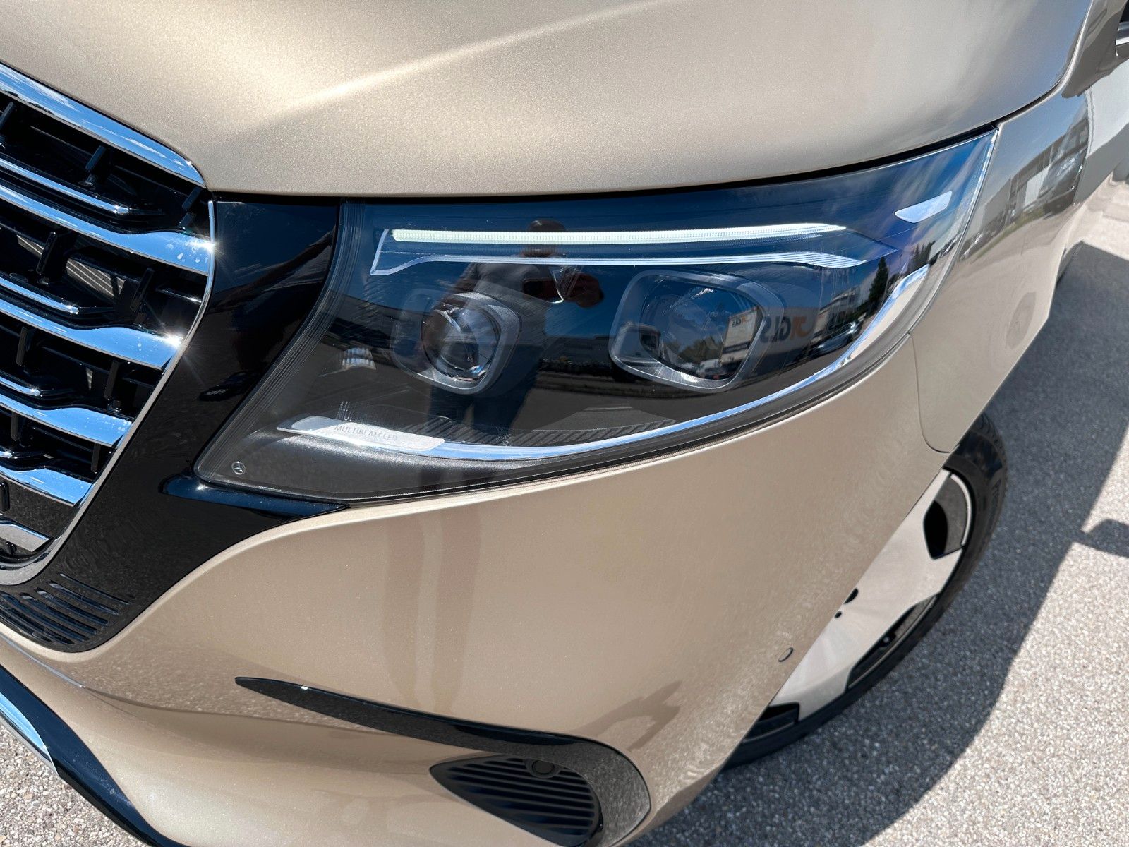 Fahrzeugabbildung Mercedes-Benz V 300d 4M AMG, Extra Lang|DISTR|BURM|AIRMATIC|