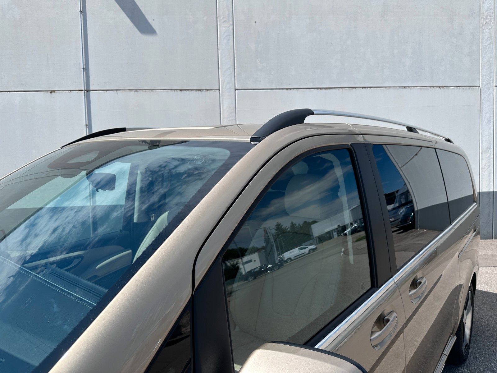 Fahrzeugabbildung Mercedes-Benz V 300d 4M AMG, Extra Lang|DISTR|BURM|AIRMATIC|