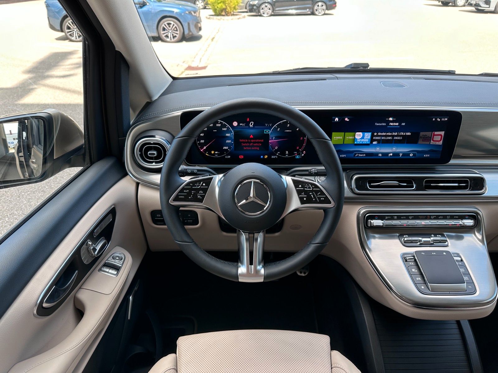 Fahrzeugabbildung Mercedes-Benz V 300d 4M AMG, Extra Lang|DISTR|BURM|AIRMATIC|