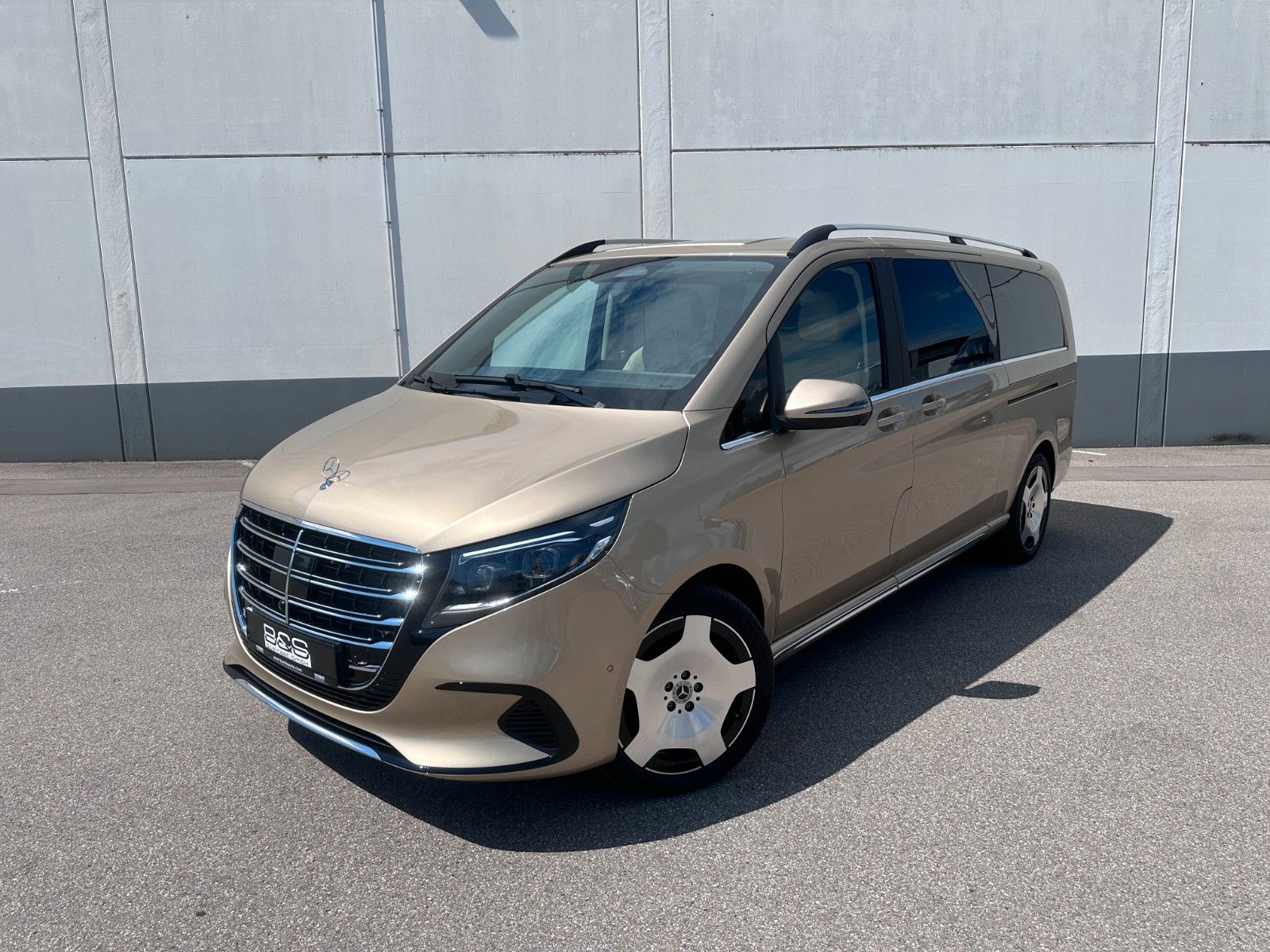 Fahrzeugabbildung Mercedes-Benz V 300d 4M AMG, Extra Lang|DISTR|BURM|AIRMATIC|