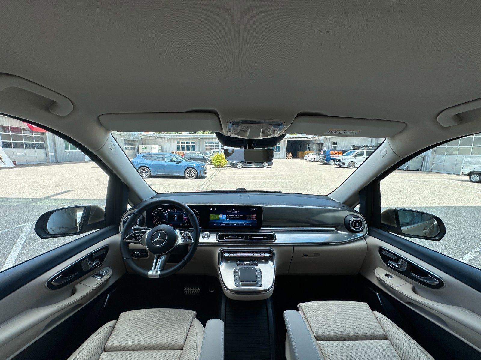 Fahrzeugabbildung Mercedes-Benz V 300d 4M AMG, Extra Lang|DISTR|BURM|AIRMATIC|