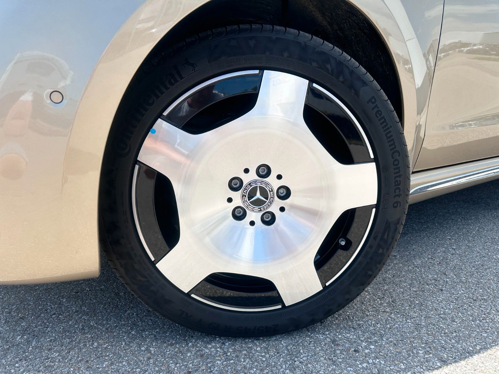 Fahrzeugabbildung Mercedes-Benz V 300d 4M AMG, Extra Lang|DISTR|BURM|AIRMATIC|