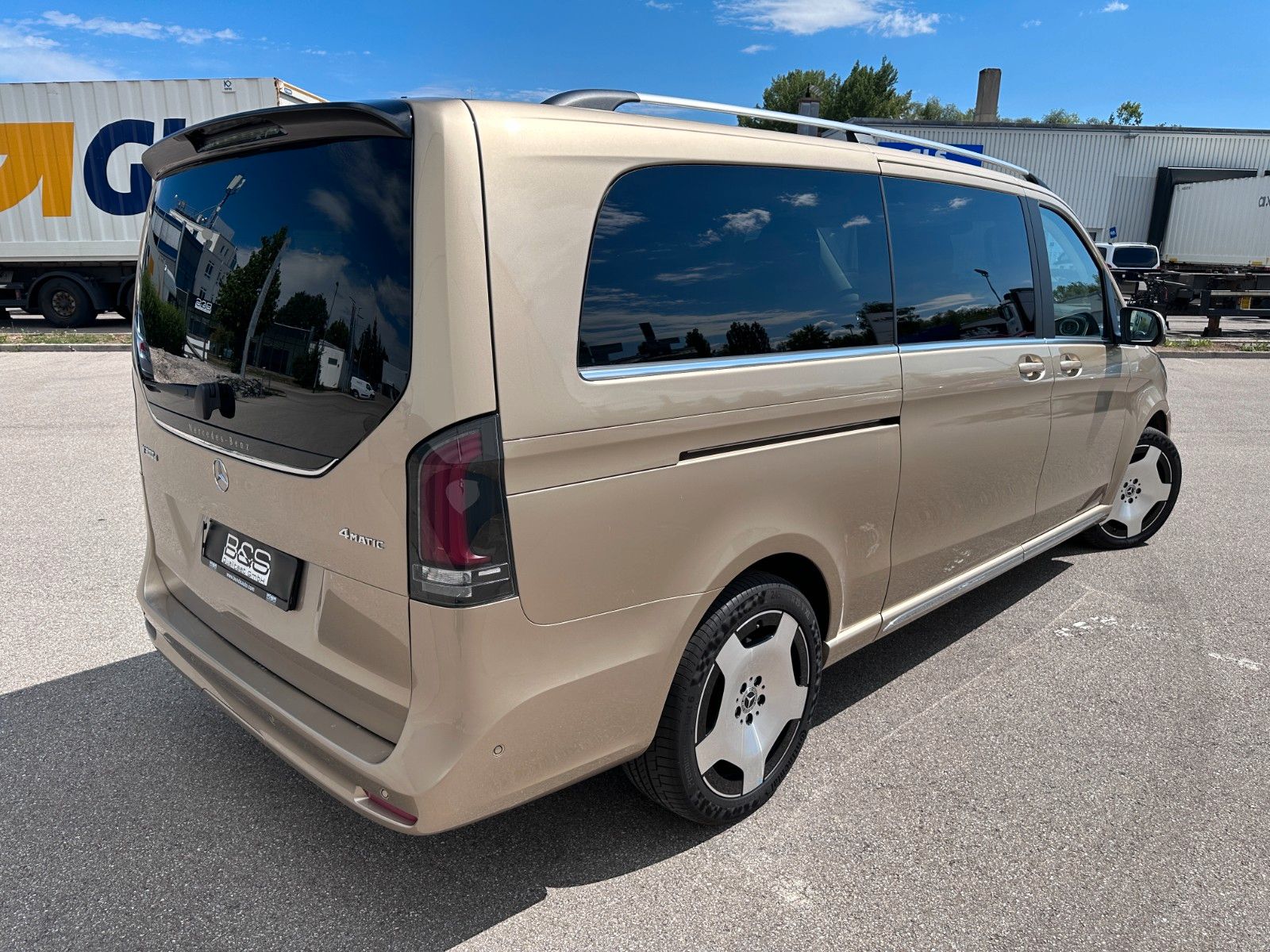 Fahrzeugabbildung Mercedes-Benz V 300d 4M AMG, Extra Lang|DISTR|BURM|AIRMATIC|