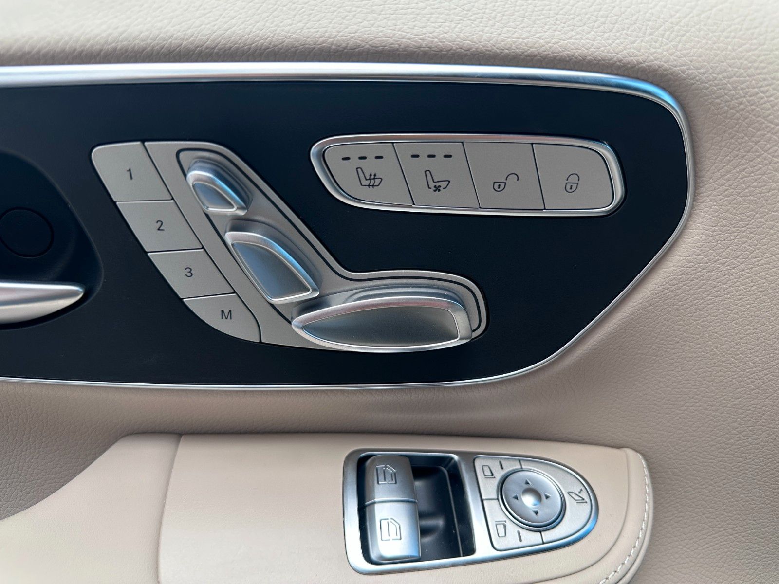 Fahrzeugabbildung Mercedes-Benz V 300 d 4MATIC EXCLUSIVE extral AMG|Luxus-Sitz|