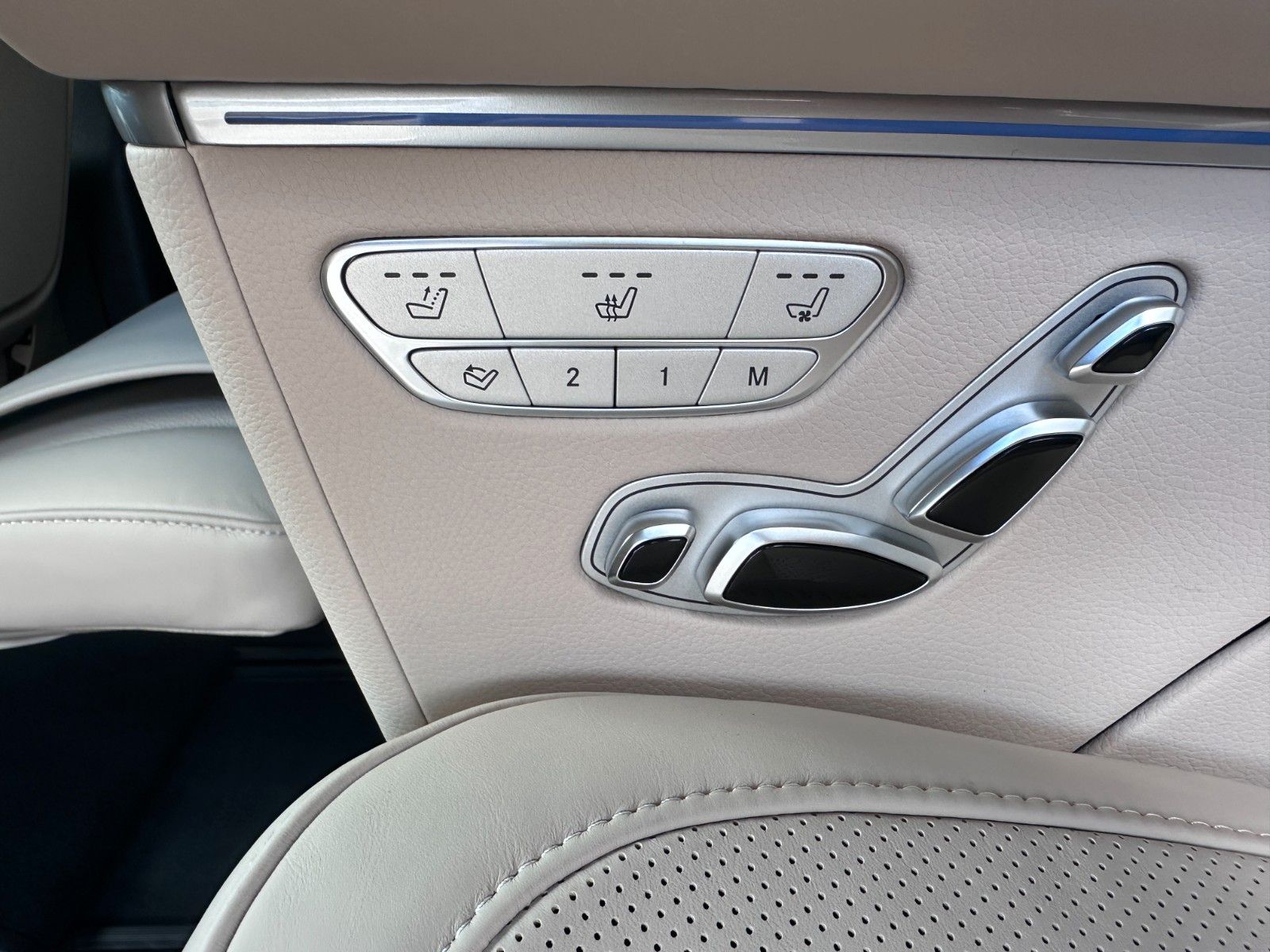 Fahrzeugabbildung Mercedes-Benz V 300 d 4MATIC EXCLUSIVE extral AMG|Luxus-Sitz|
