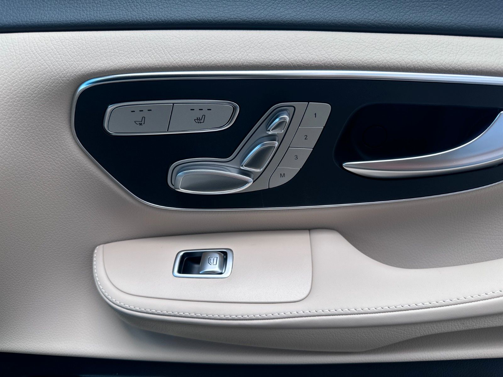 Fahrzeugabbildung Mercedes-Benz V 300 d 4MATIC EXCLUSIVE extral AMG|Luxus-Sitz|