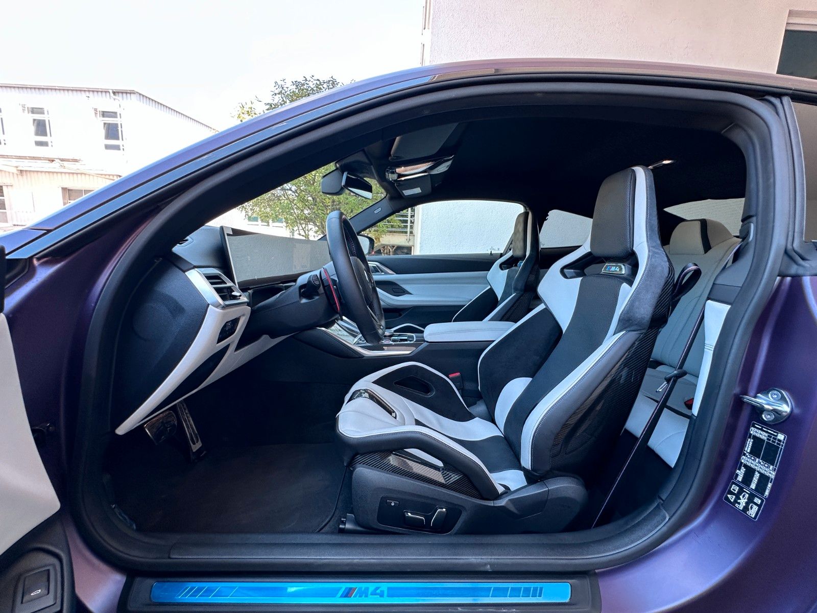 Fahrzeugabbildung BMW M4 xDrive Comp | Individual  | Race Tr | VOLL |