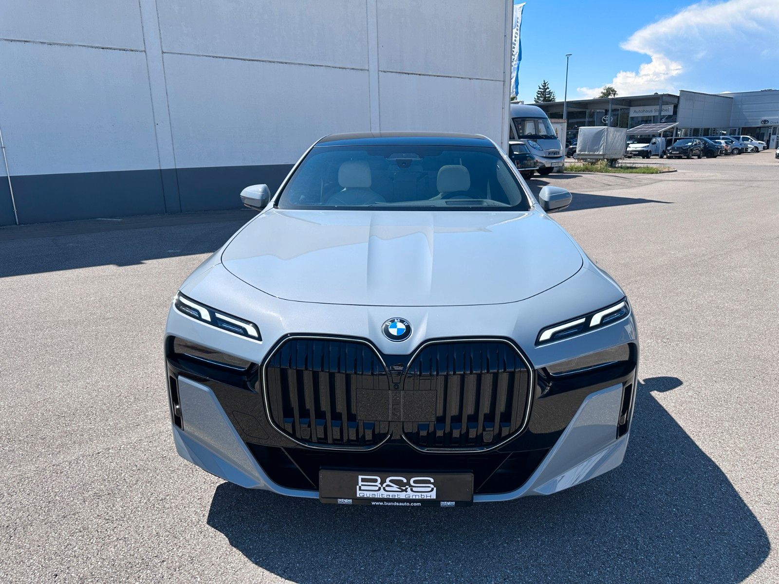 Fahrzeugabbildung BMW 740d xDr M Sport|FondEnt|Aut.Tür|B&W|Executive|