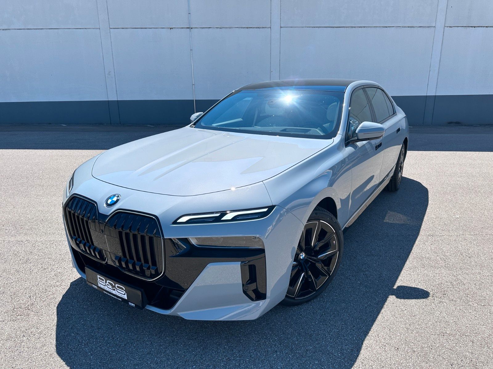 Fahrzeugabbildung BMW 740d xDr M Sport|FondEnt|Aut.Tür|B&W|Executive|