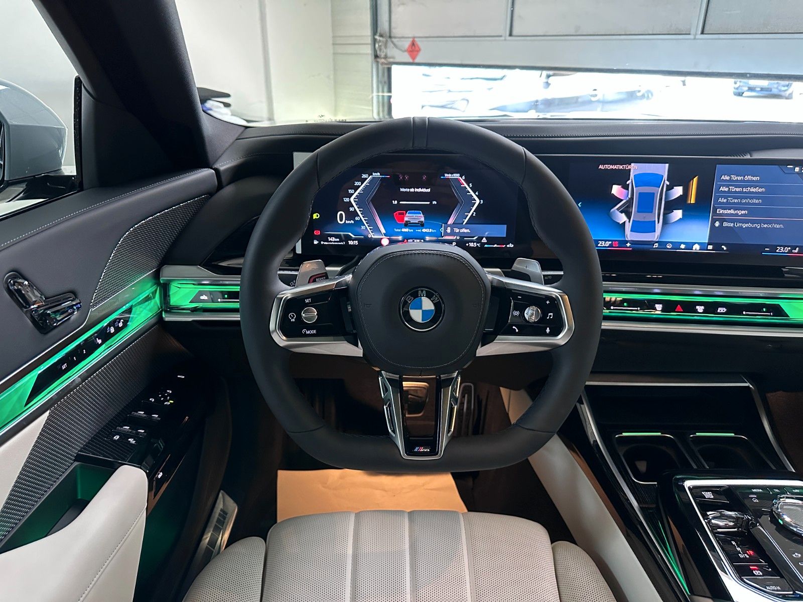 Fahrzeugabbildung BMW 740d xDr M Sport|FondEnt|Aut.Tür|B&W|Executive|
