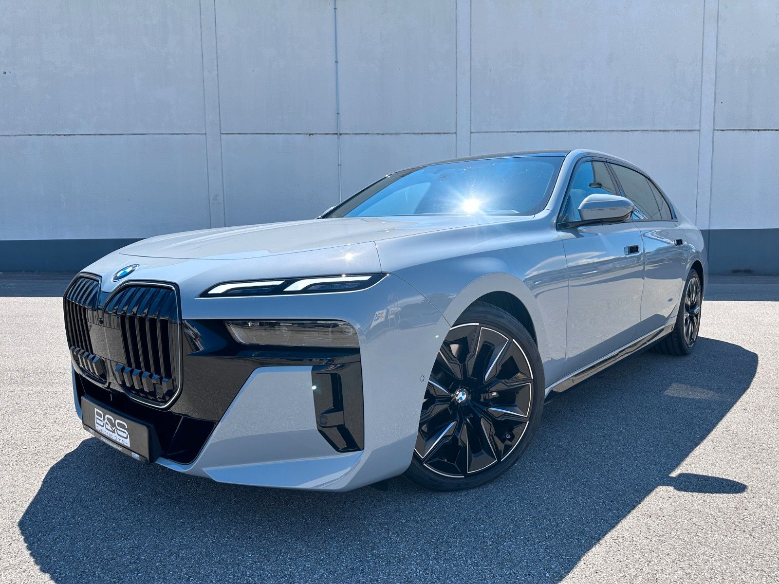Fahrzeugabbildung BMW 740d xDr M Sport|FondEnt|Aut.Tür|B&W|Executive|