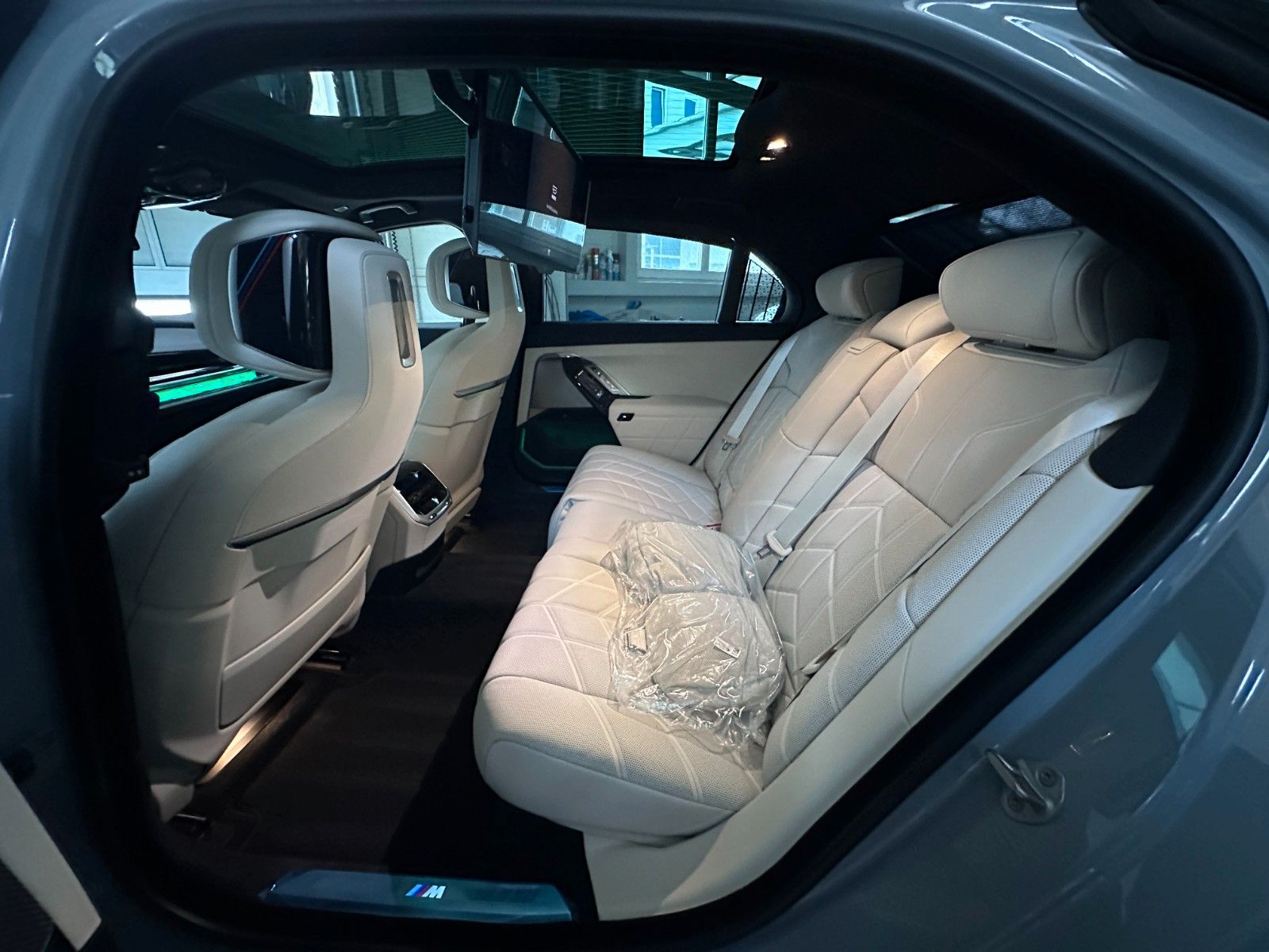 Fahrzeugabbildung BMW 740d xDr M Sport|FondEnt|Aut.Tür|B&W|Executive|