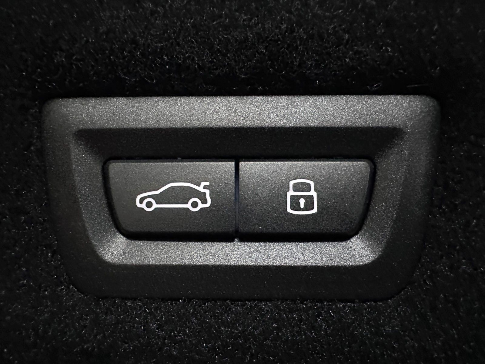 Fahrzeugabbildung BMW 740d xDr M Sport|FondEnt|Aut.Tür|B&W|Executive|