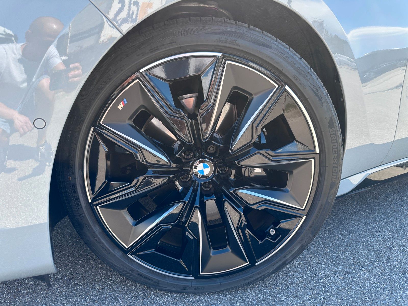 Fahrzeugabbildung BMW 740d xDr M Sport|FondEnt|Aut.Tür|B&W|Executive|