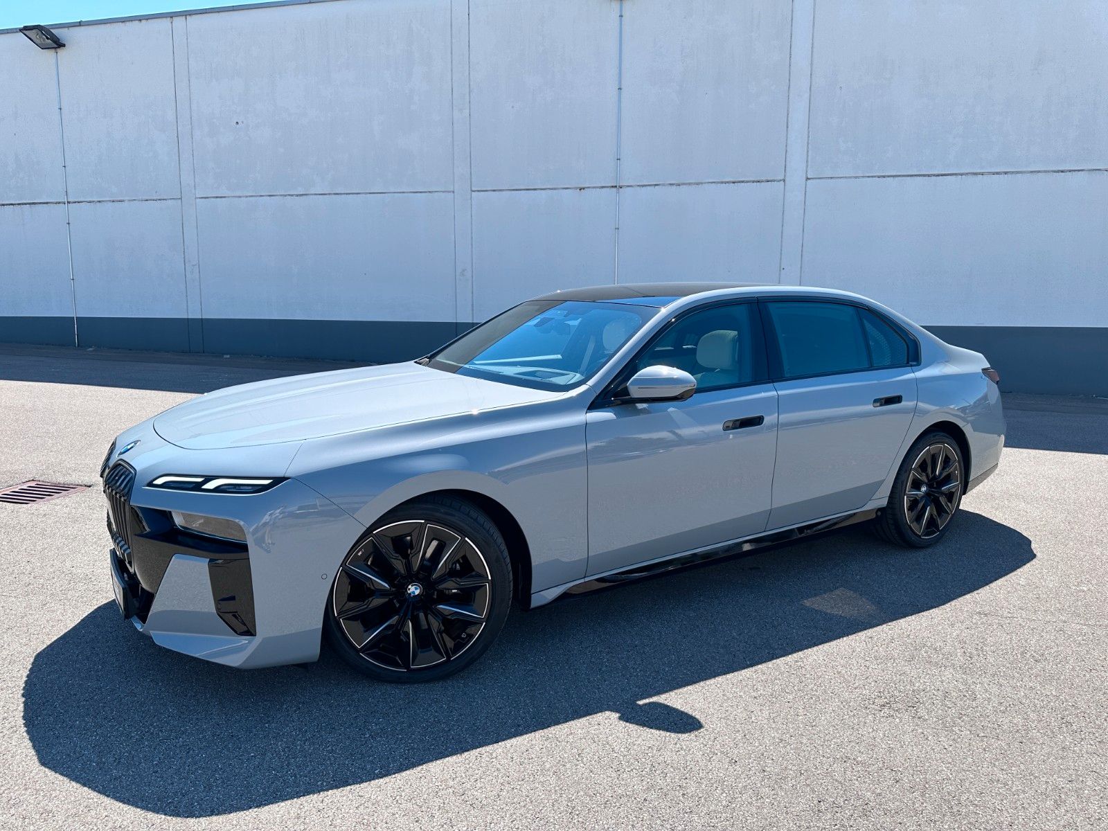 Fahrzeugabbildung BMW 740d xDr M Sport|FondEnt|Aut.Tür|B&W|Executive|