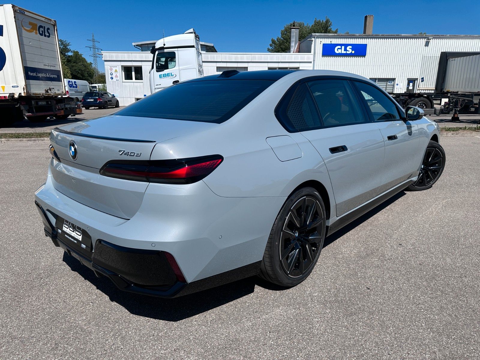 Fahrzeugabbildung BMW 740d xDr M Sport|FondEnt|Aut.Tür|B&W|Executive|