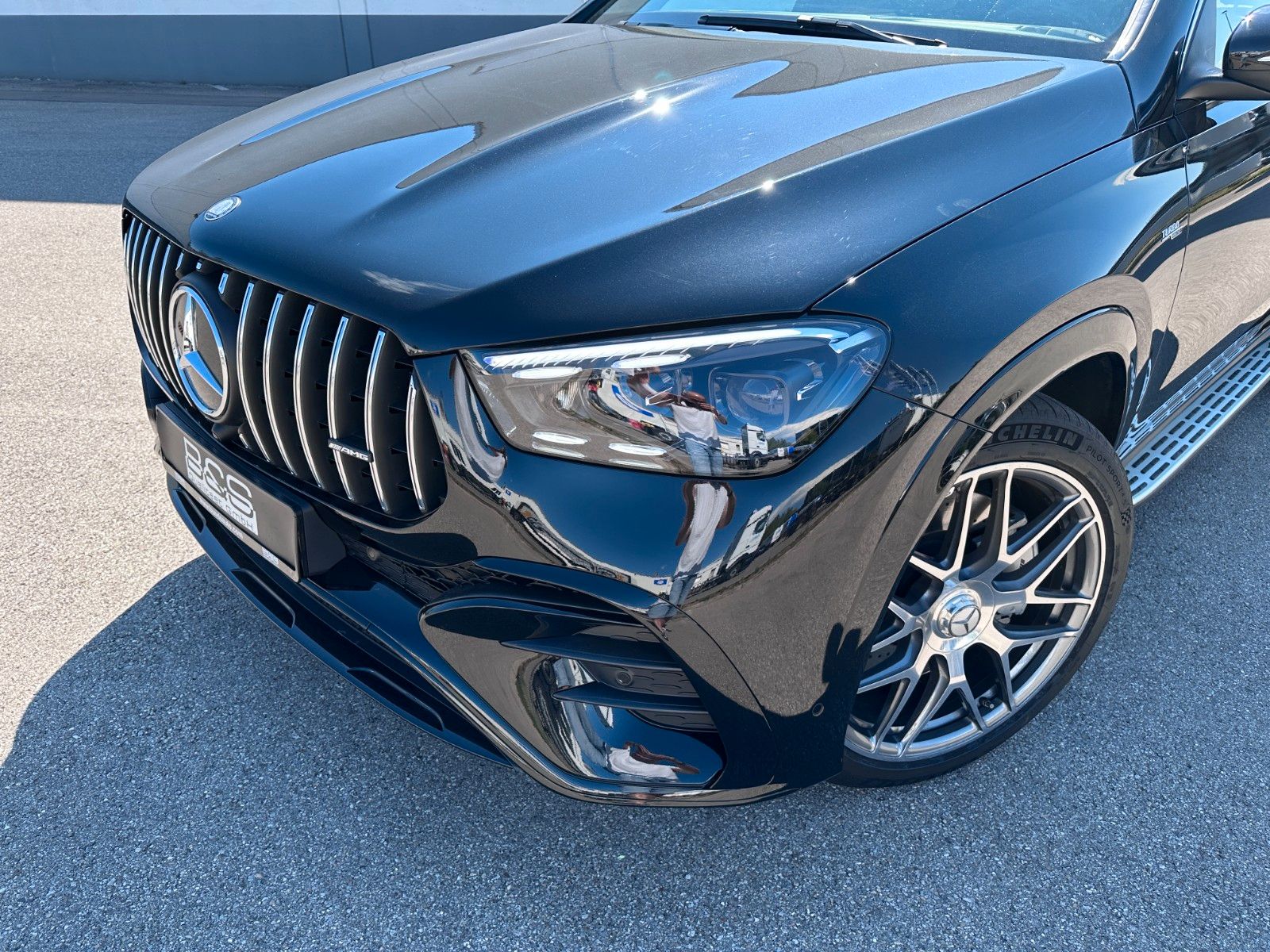 Fahrzeugabbildung Mercedes-Benz GLE 53 AMG 4M+ Cp PREM PLUS|MWST AUSW|UNFALLFREI