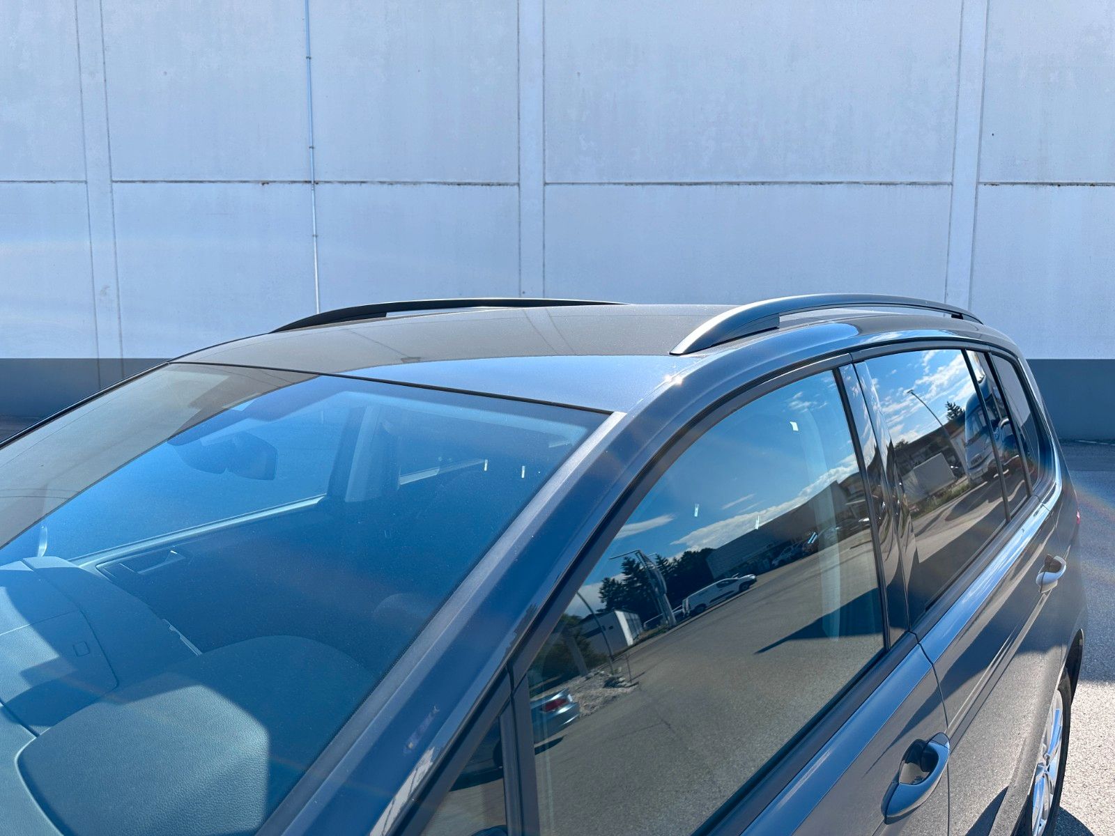 Fahrzeugabbildung Volkswagen Touran Comfortl|DEUTSCH Fzg|7 SITZ|UNFALLFR|AHK
