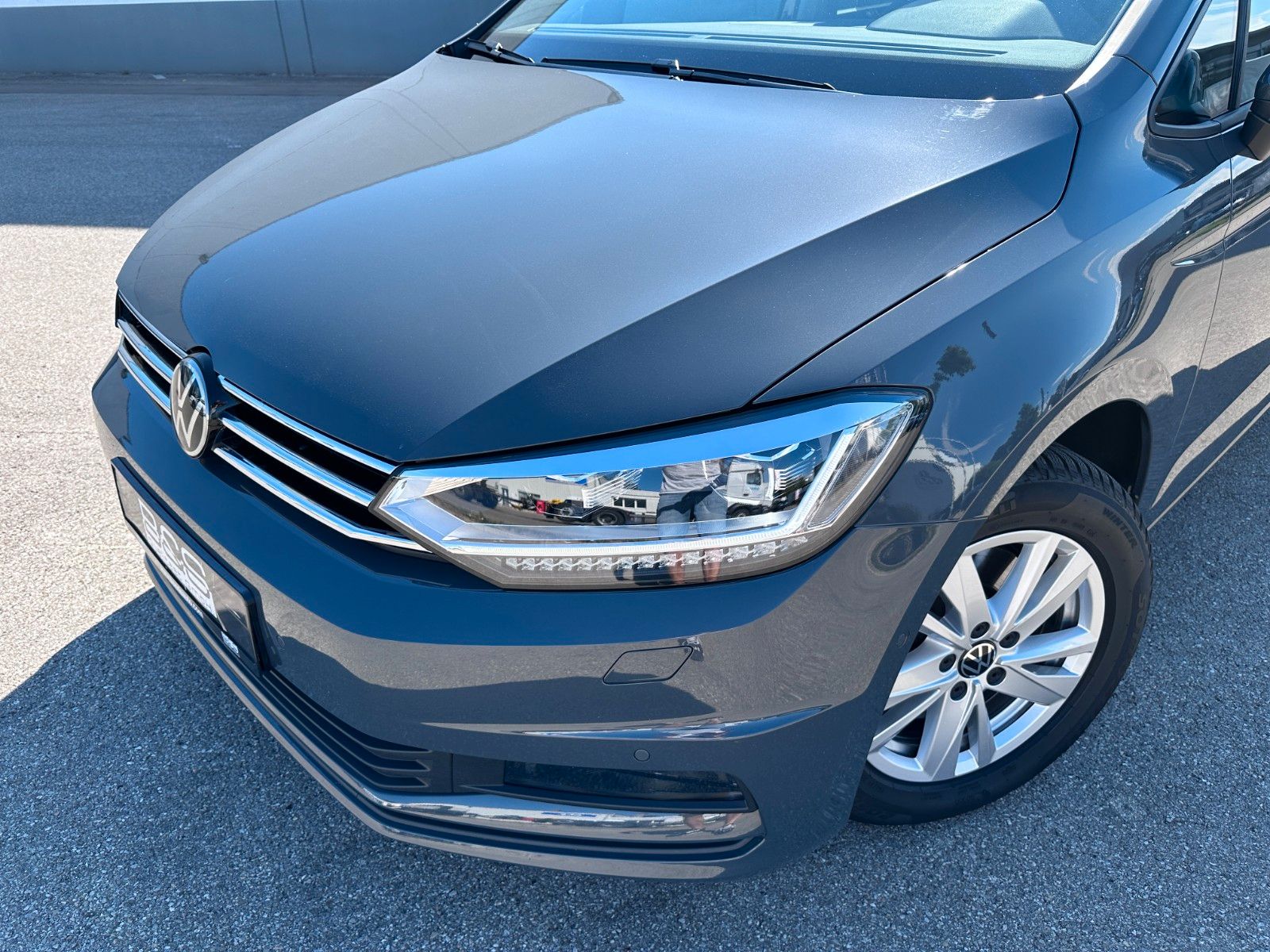 Fahrzeugabbildung Volkswagen Touran Comfortl|DEUTSCH Fzg|7 SITZ|UNFALLFR|AHK