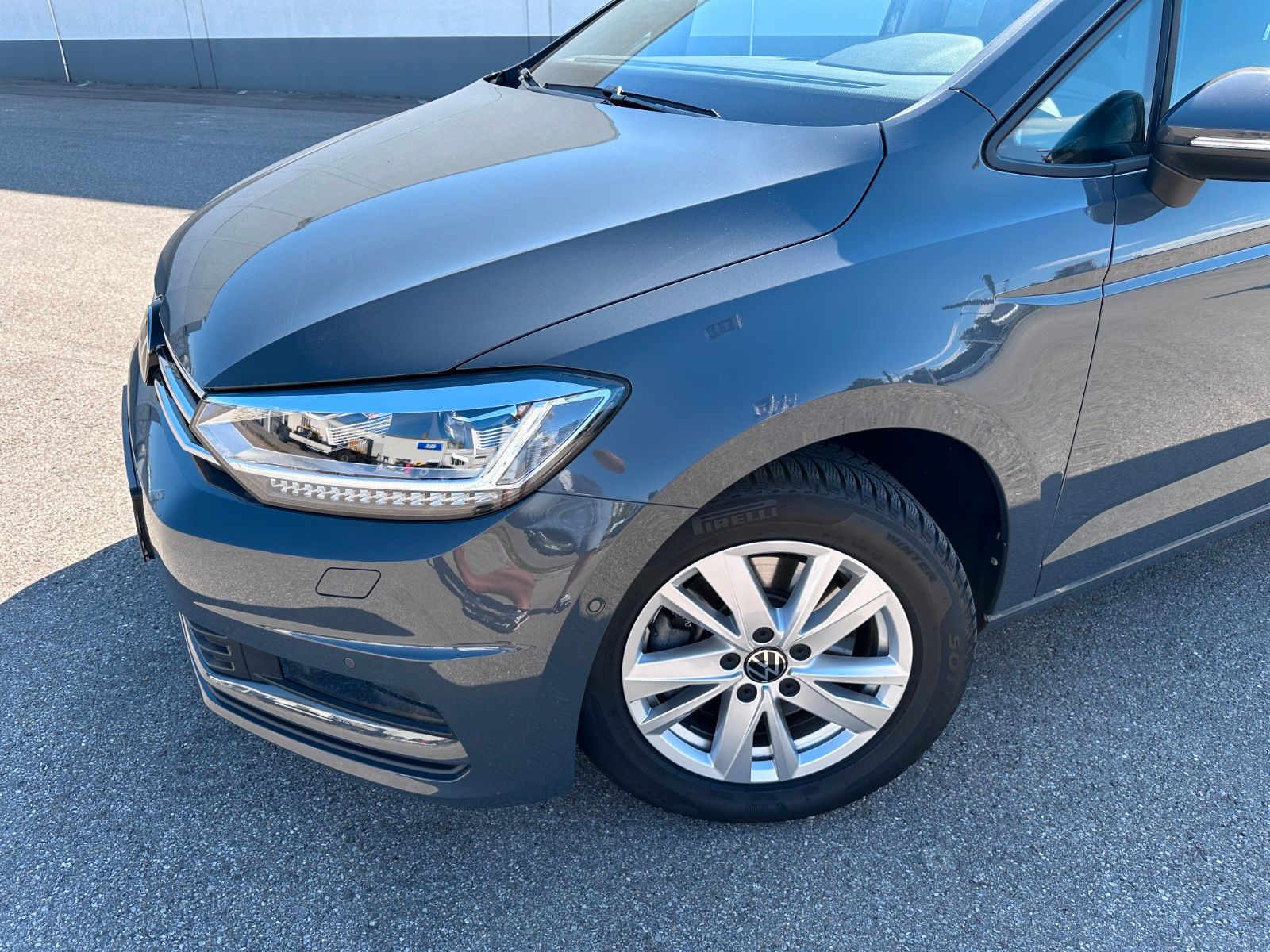 Fahrzeugabbildung Volkswagen Touran Comfortl|DEUTSCH Fzg|7 SITZ|UNFALLFR|AHK