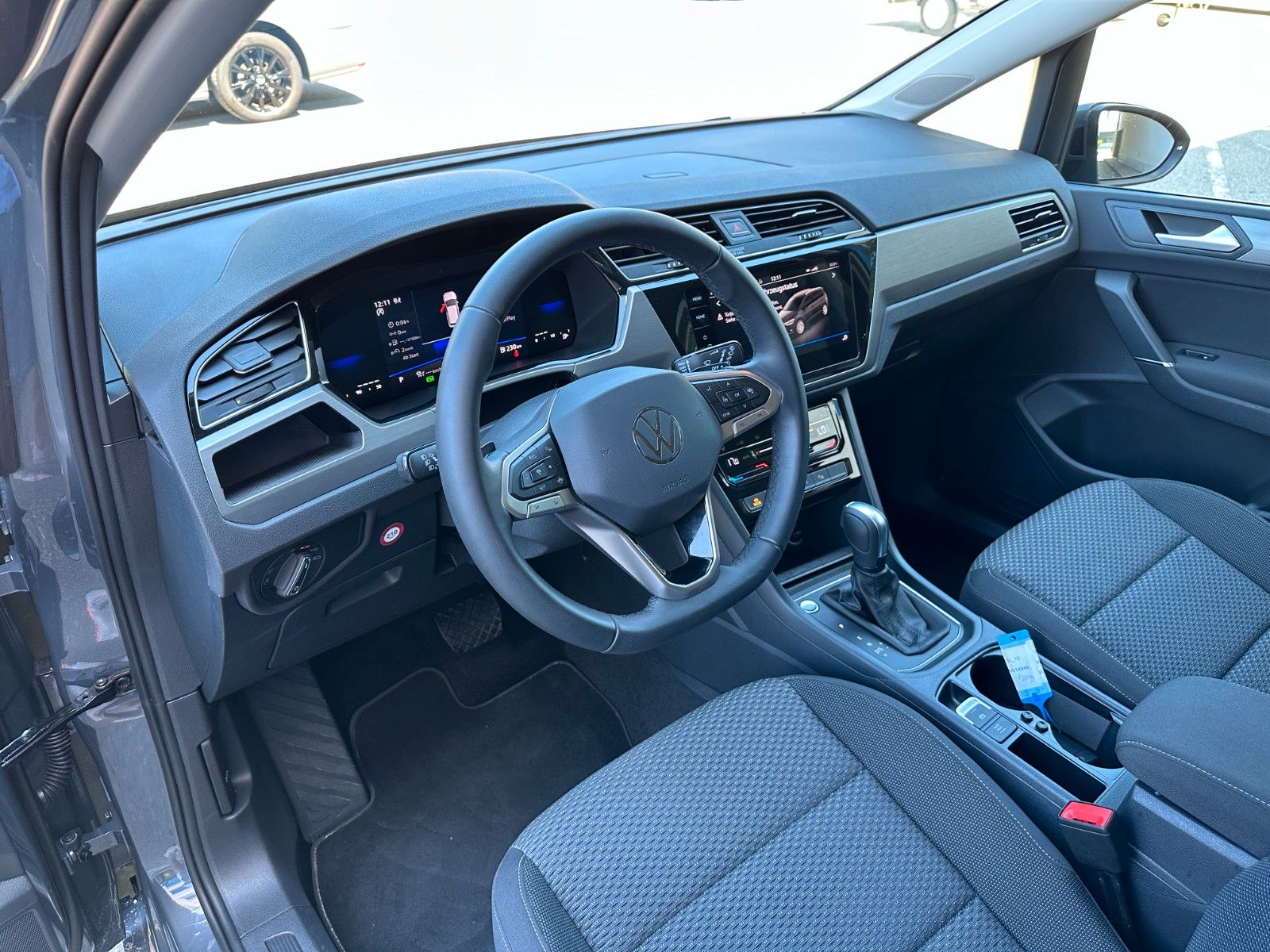Fahrzeugabbildung Volkswagen Touran Comfortl|DEUTSCH Fzg|7 SITZ|UNFALLFR|AHK