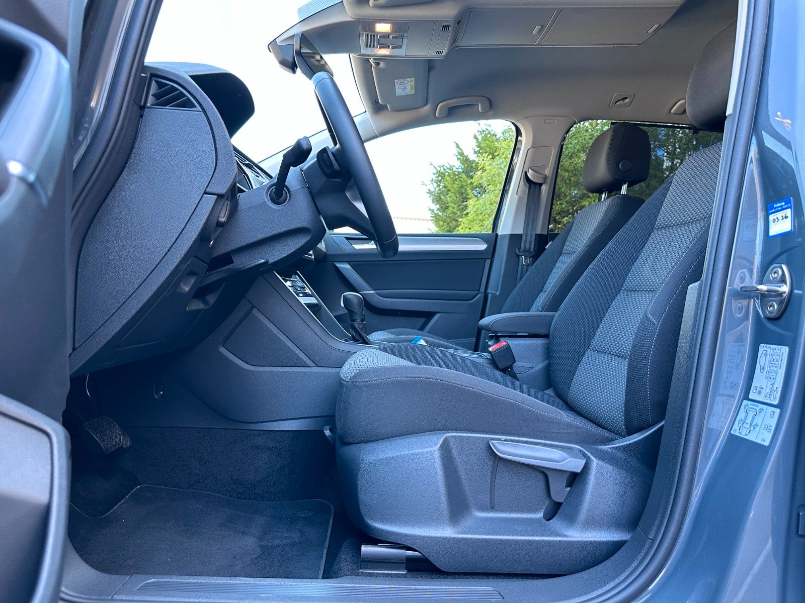 Fahrzeugabbildung Volkswagen Touran Comfortl|DEUTSCH Fzg|7 SITZ|UNFALLFR|AHK