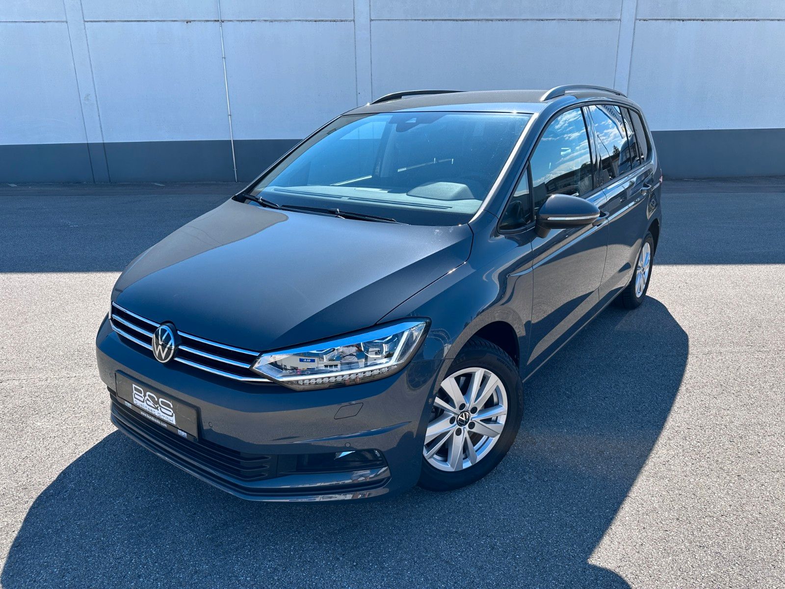 Fahrzeugabbildung Volkswagen Touran Comfortl|DEUTSCH Fzg|7 SITZ|UNFALLFR|AHK