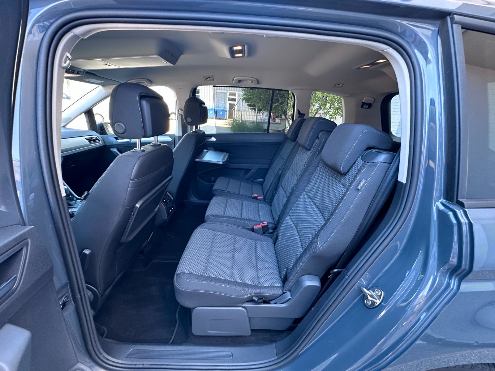 Fahrzeugabbildung Volkswagen Touran Comfortl|DEUTSCH Fzg|7 SITZ|UNFALLFR|AHK
