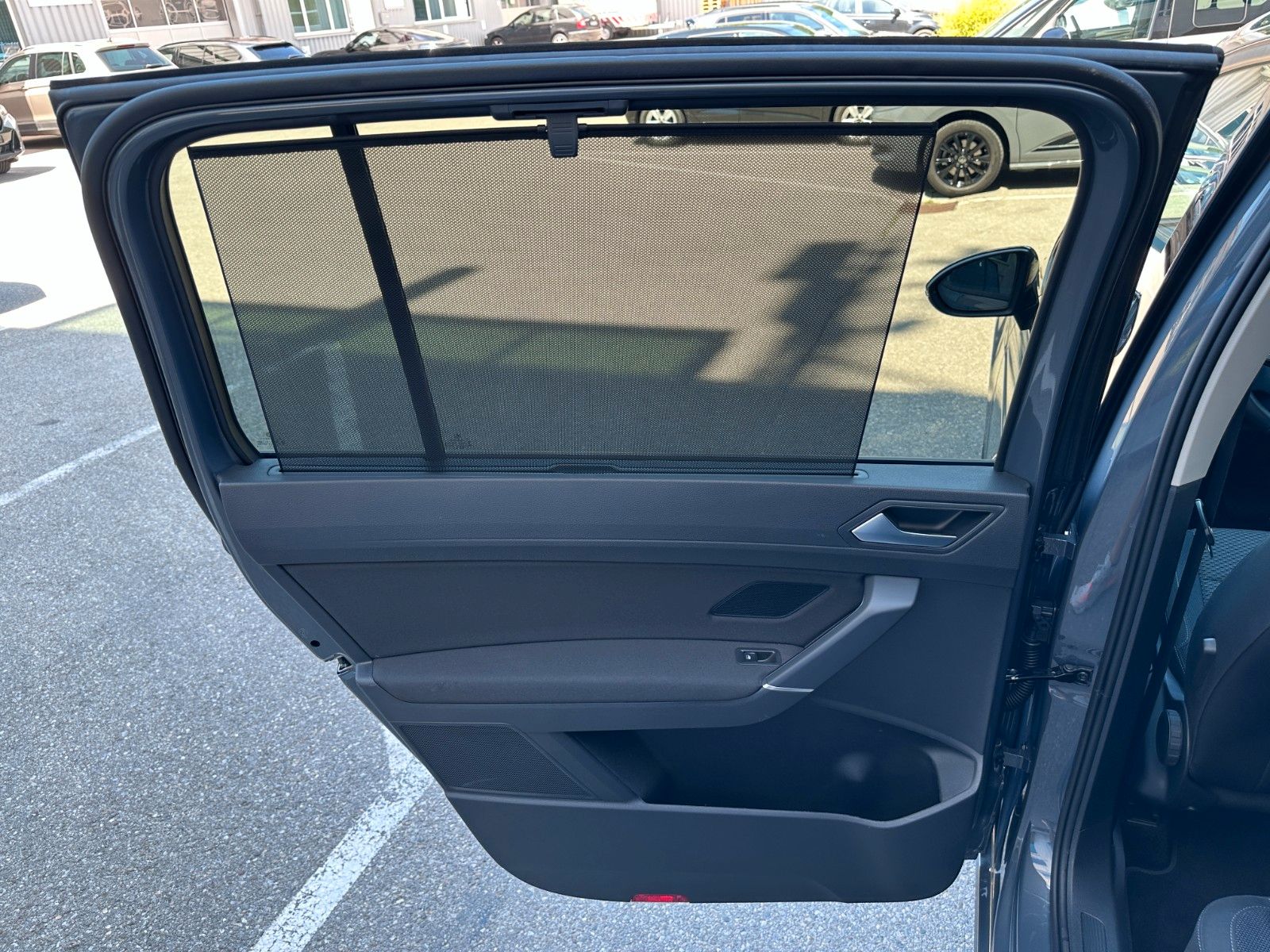 Fahrzeugabbildung Volkswagen Touran Comfortl|DEUTSCH Fzg|7 SITZ|UNFALLFR|AHK