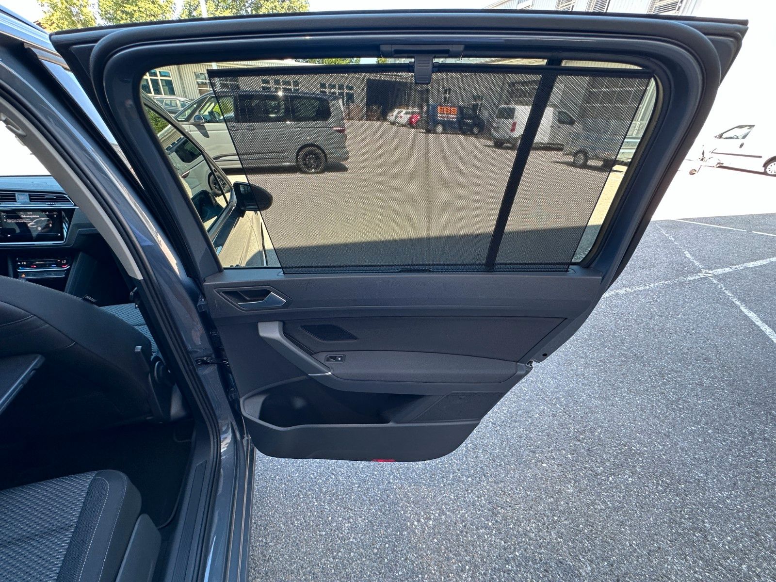 Fahrzeugabbildung Volkswagen Touran Comfortl|DEUTSCH Fzg|7 SITZ|UNFALLFR|AHK