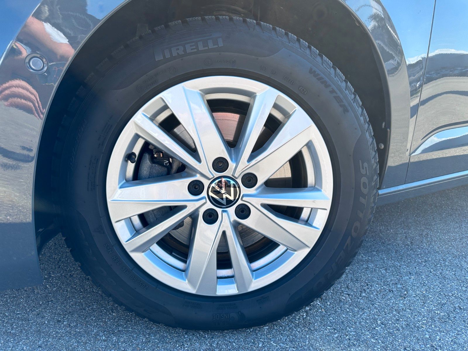 Fahrzeugabbildung Volkswagen Touran Comfortl|DEUTSCH Fzg|7 SITZ|UNFALLFR|AHK
