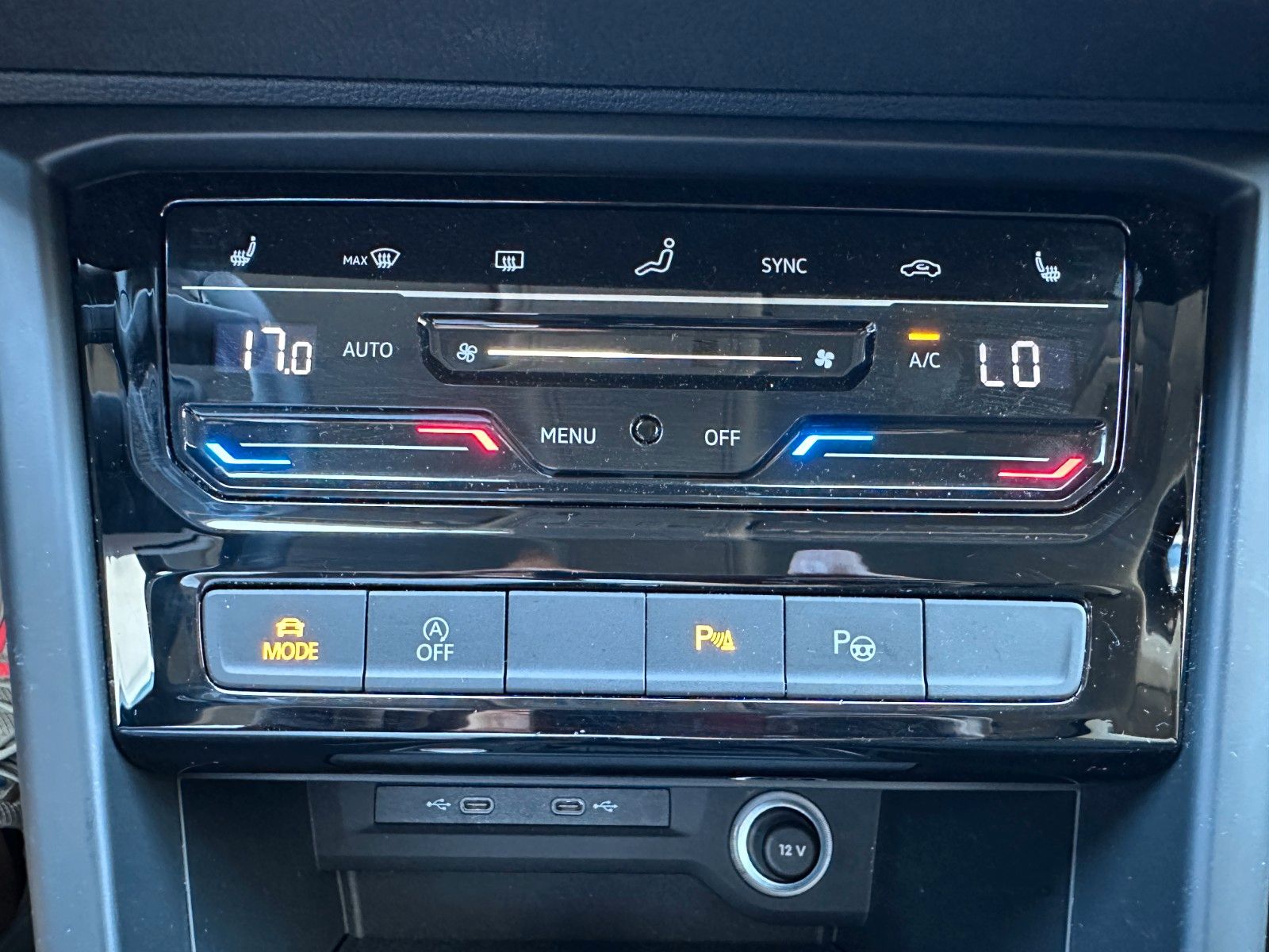 Fahrzeugabbildung Volkswagen Touran Comfortl|DEUTSCH Fzg|7 SITZ|UNFALLFR|AHK