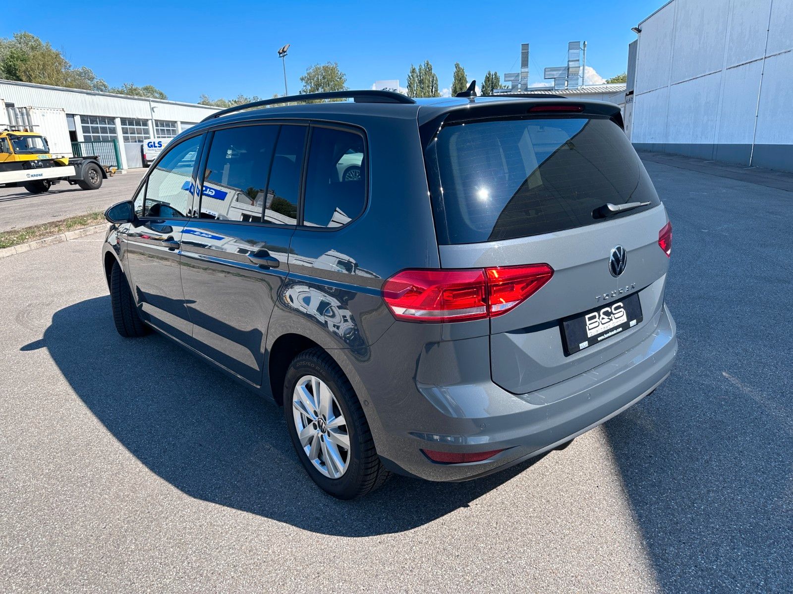 Fahrzeugabbildung Volkswagen Touran Comfortl|DEUTSCH Fzg|7 SITZ|UNFALLFR|AHK